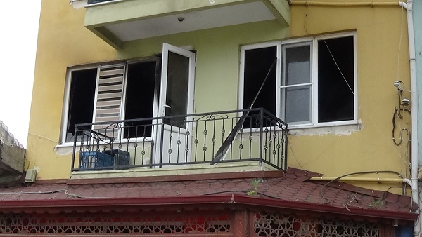 Foto - Baba yüreği! Yanan eve kızı için girdi