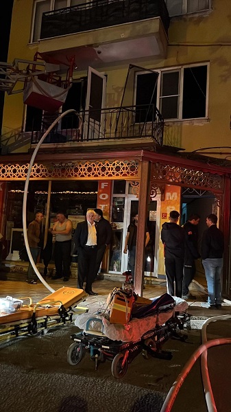 Foto - Baba yüreği! Yanan eve kızı için girdi