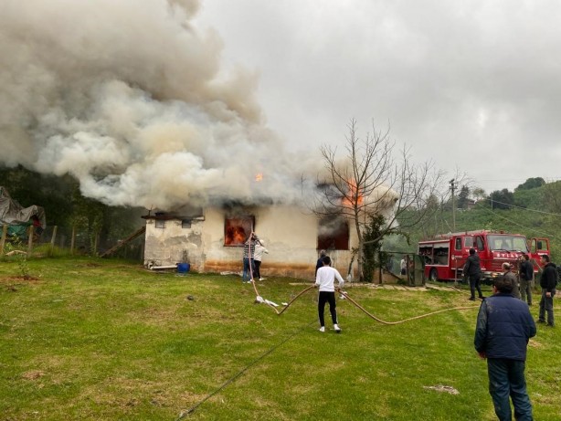 Foto - Babaannesinin de içinde olduğu evi benzin dökerek yaktı