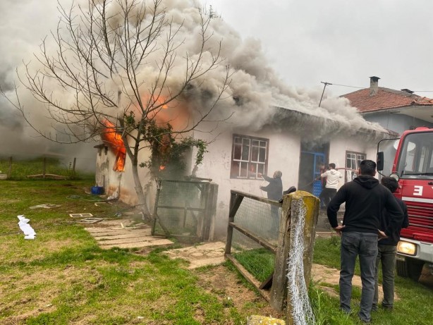 Foto - Babaannesinin de içinde olduğu evi benzin dökerek yaktı