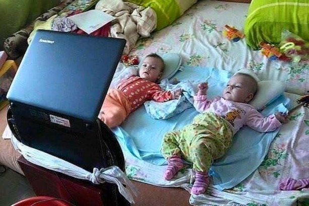 Foto - Babalara çocuk emanet edilirse...