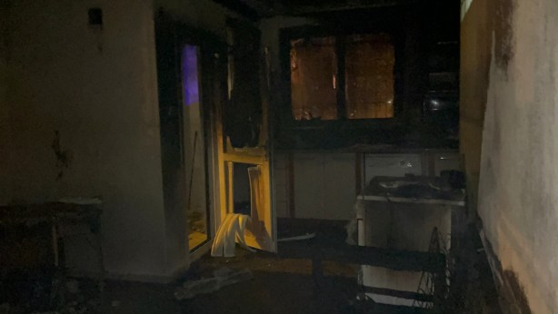 Foto - Babasına kızan genç kolonya ile evi yaktı!