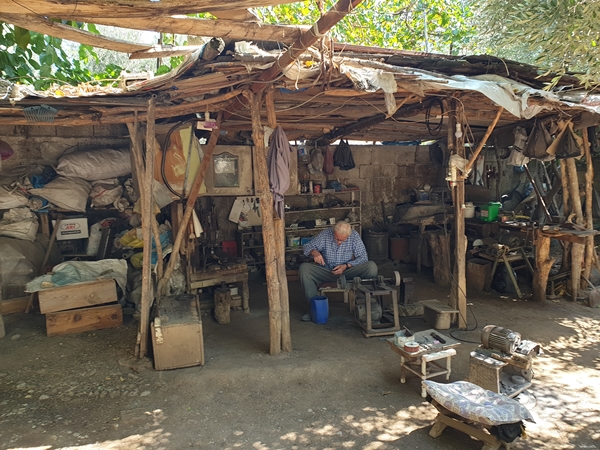 Foto - Babasından öğrendiği mesleğini 60 yıldır sürdürüyor