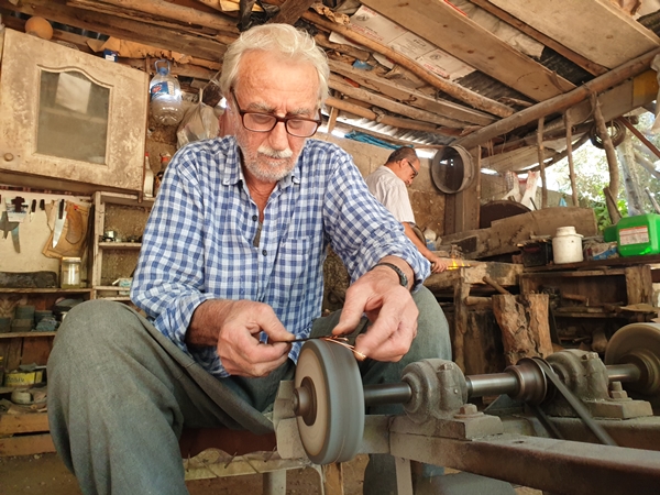 Foto - Babasından öğrendiği mesleğini 60 yıldır sürdürüyor