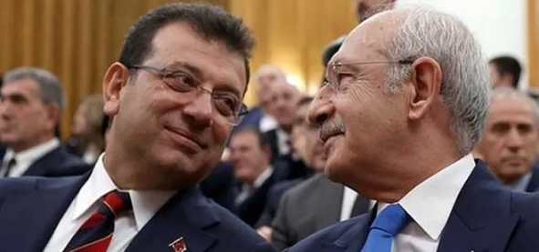 Foto - ‘Baba’sını deviren Ekrem’e mesaj! İstanbul’un göbeğinde şaşırtan pankartlar