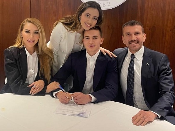 Babasının yolunu takip etti! Rüştü Reçber'in oğlu QPR'a imza attı