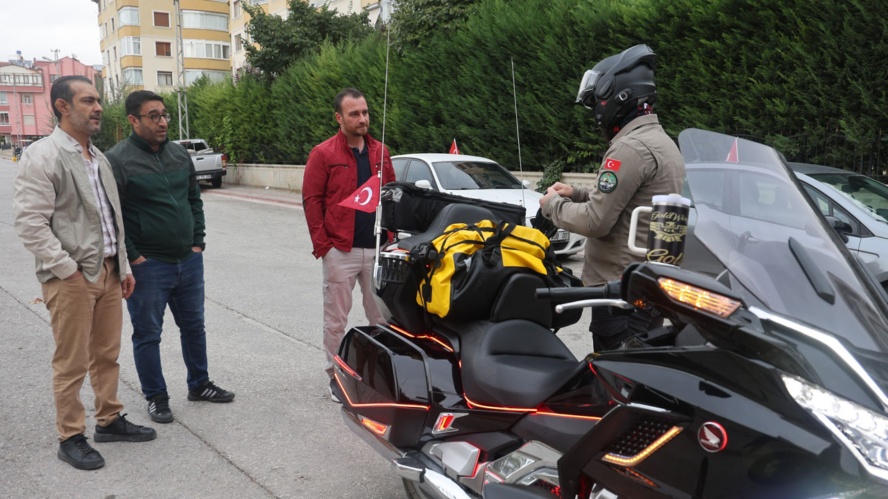 Foto - Babasıyla nasip olmadı! Motosikletle 3 bin 707 kilometrelik umre yolculuğu