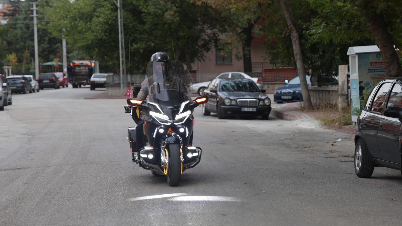 Babasıyla nasip olmadı! Motosikletle 3 bin 707 kilometrelik umre yolculuğu