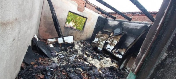 Foto - Baca temizliği yaparken ev alev aldı!