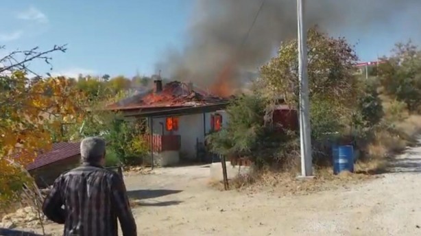Foto - Baca temizliği yaparken ev alev aldı!