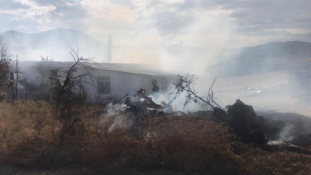 Foto - Baca temizliği yaparken ev alev aldı!