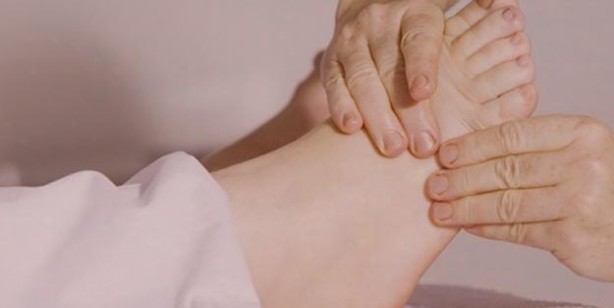 Foto - Bacaklarda uyuşma ve kasılma neden olur?