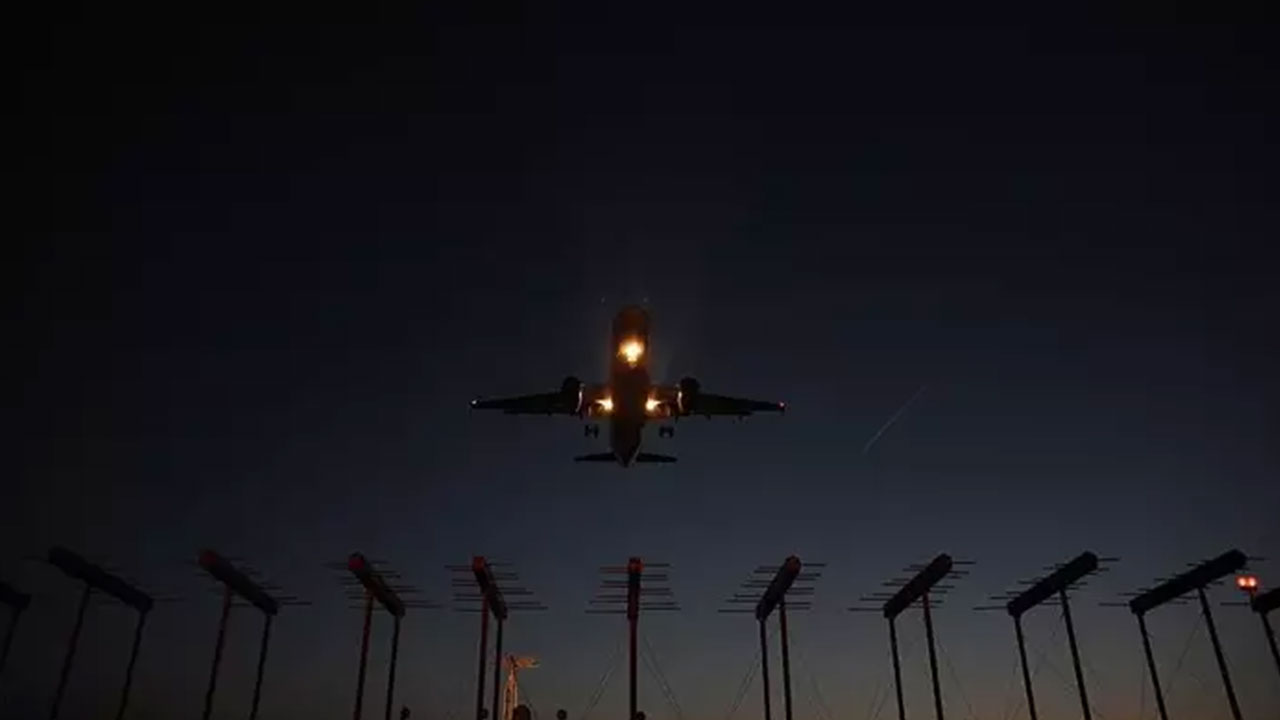 BAE uçağı İstabul'da acil durum ilan etti