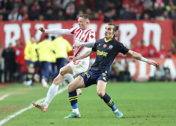 Foto - BAE’den ilginç istek! Rakip forvetleri tir tir titreten Türk oyuncuya talip oldu! Büyük şoku yaşattılar…