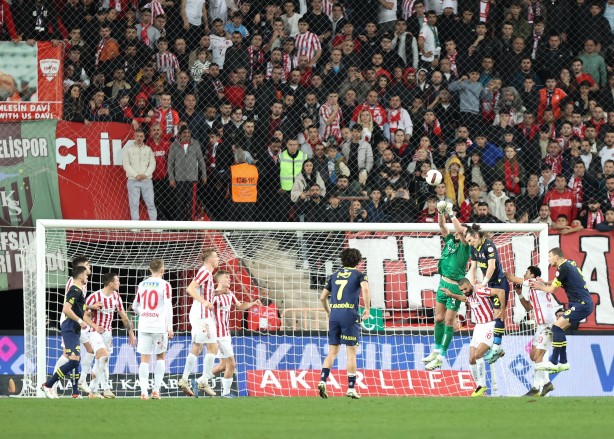 Foto - BAE’den ilginç istek! Rakip forvetleri tir tir titreten Türk oyuncuya talip oldu! Büyük şoku yaşattılar…