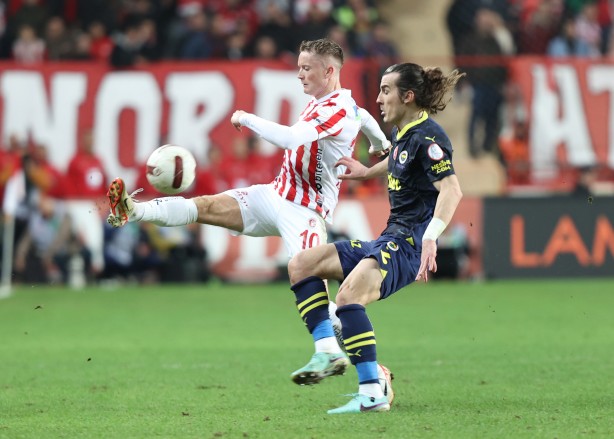 Foto - BAE’den ilginç istek! Rakip forvetleri tir tir titreten Türk oyuncuya talip oldu! Büyük şoku yaşattılar…