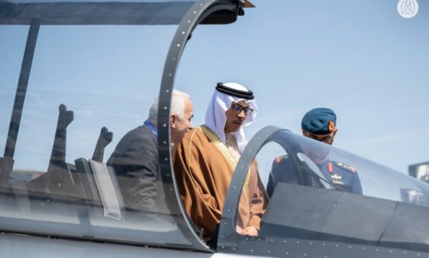 Foto - BAE'li bakan o Türk uçağı karşısında şaşkına döndü! Uzun süre inceledi