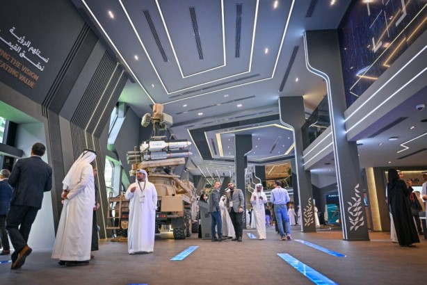 Foto - BAE'li bakan o Türk uçağı karşısında şaşkına döndü! Uzun süre inceledi