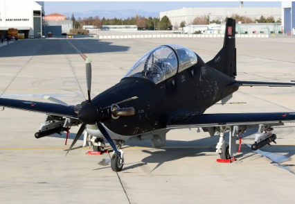 Foto - BAE'li bakan o Türk uçağı karşısında şaşkına döndü! Uzun süre inceledi