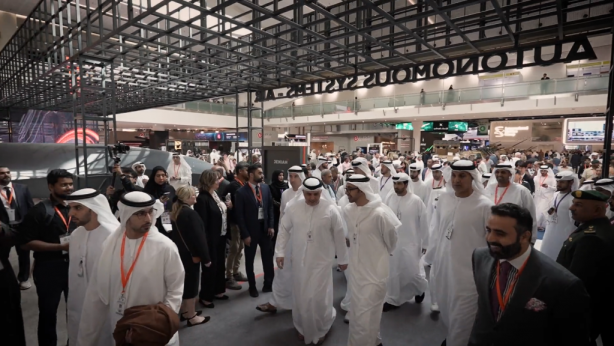 Foto - BAE'li bakan o Türk uçağı karşısında şaşkına döndü! Uzun süre inceledi