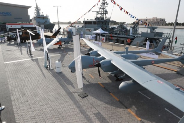 Foto - BAE'li bakan o Türk uçağı karşısında şaşkına döndü! Uzun süre inceledi