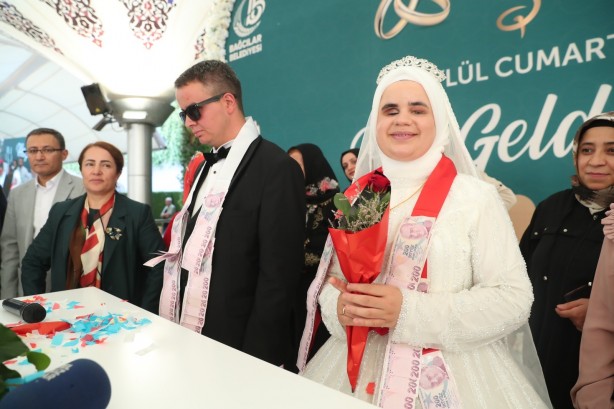 Foto - Bağcılar’da toplu düğün şöleni! 30 kişi böyle evlendi