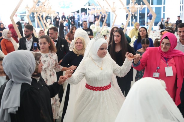 Foto - Bağcılar’da toplu düğün şöleni! 30 kişi böyle evlendi