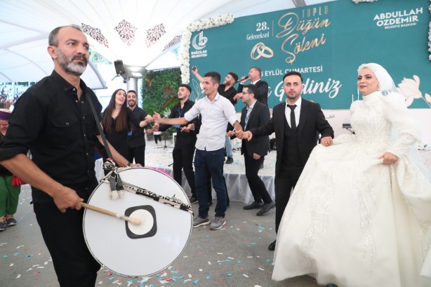 Foto - Bağcılar’da toplu düğün şöleni! 30 kişi böyle evlendi