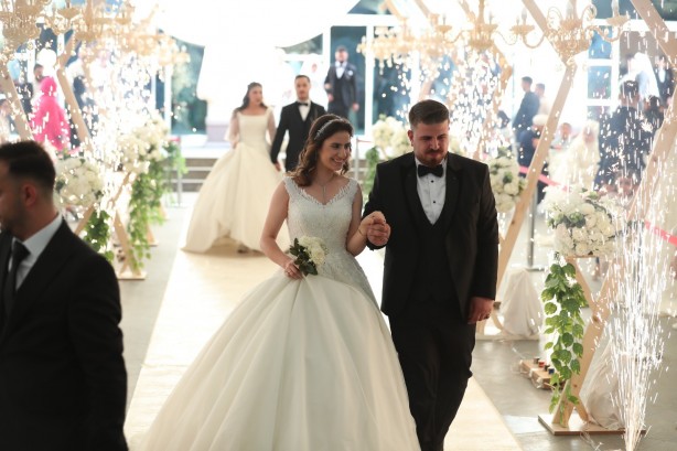 Foto - Bağcılar’da toplu düğün şöleni! 30 kişi böyle evlendi