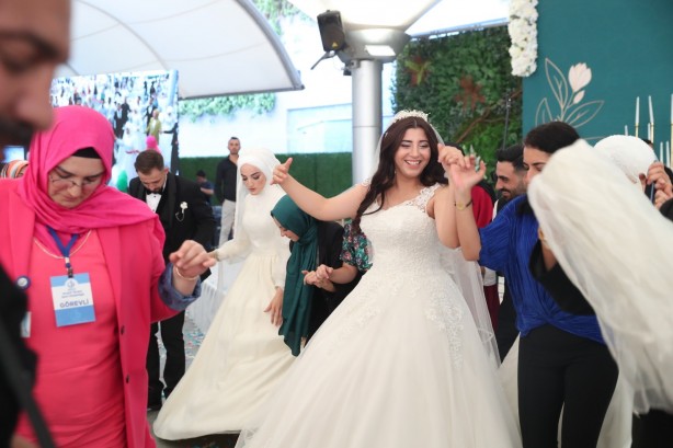 Foto - Bağcılar’da toplu düğün şöleni! 30 kişi böyle evlendi