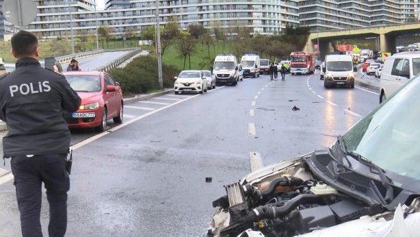 Foto - Bağcılar'da zincirleme kaza! 9 yaralı