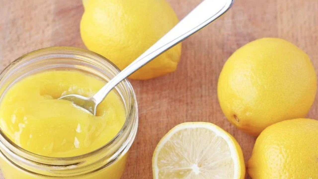 Bağırsak detoksunun kahramanı: Gece yatmadan önce bir kaşık yutmak, limonlu yemek tamamen yeterli
