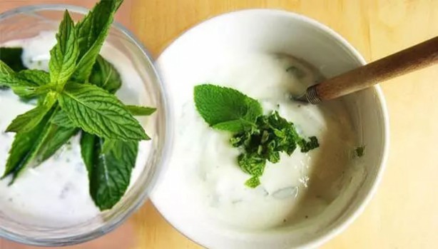 Foto - Bağışıklık sisteminden sindirim sistemine: Bitki karışımı: Naneli yoğurdun faydaları nelerdir? Vitamini gram eksilmiyor