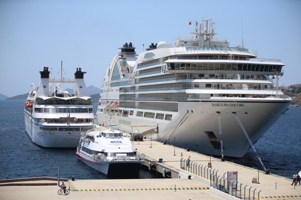 Foto - Bahamalar bandıralı 2 kruvaziyer Bodrum'a yanaştı