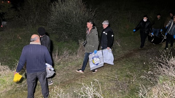 Foto - Bahçede kan donduran görüntü! Bir kişiye ait kafatası ve kemikler bulundu
