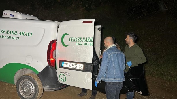 Foto - Bahçede kan donduran görüntü! Bir kişiye ait kafatası ve kemikler bulundu