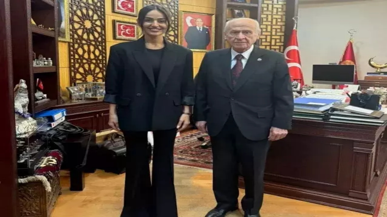 Foto - Bahçeli, "Alevi Açılımı"nın startını ünlü şarkıcıyla verecek! Genel merkezde buluştular