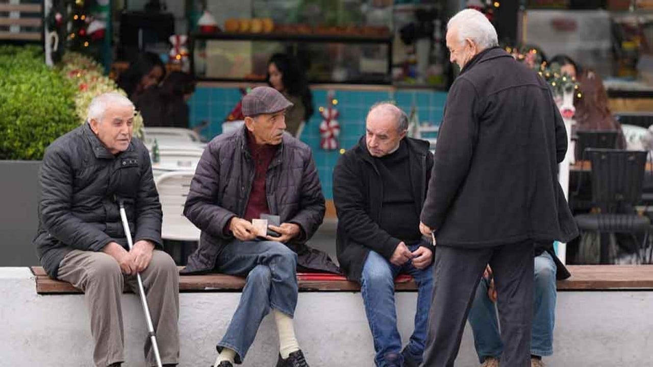 Bahçeli 'gerekirse gövdemizi taşın altına koyarız' demişti! Emeklilere 5500 lira müjdesini verdi