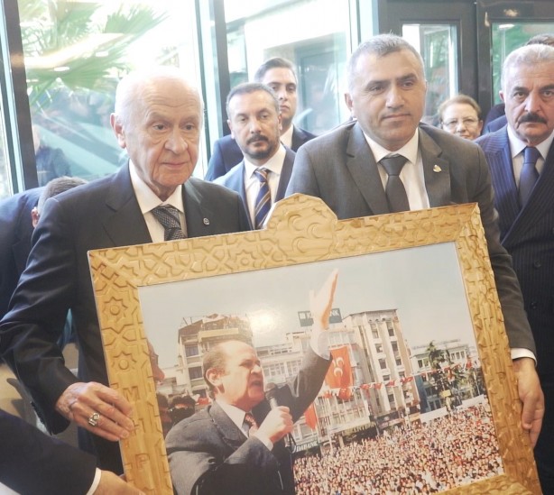 Foto - Bahçeli'den zehir zemberek sözler! 'Kılıçdaroğlu gavurun kılıcını sallayan milli güvenlik sorunudur'