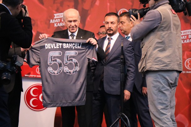 Foto - Bahçeli'den zehir zemberek sözler! 'Kılıçdaroğlu gavurun kılıcını sallayan milli güvenlik sorunudur'