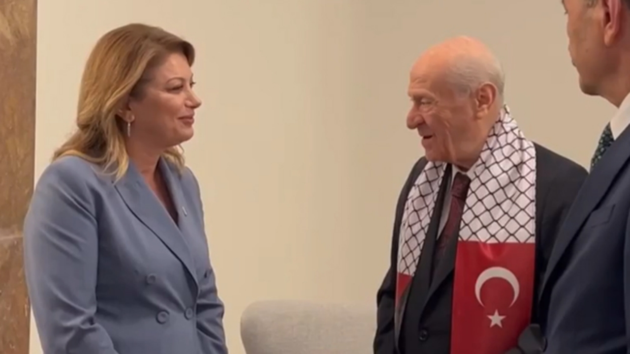 Bahçeli’nin kurabiye yediğini gören CHP’li vekil koşarak yanına gelmiş, söyledikleri gündem olmuştu! CHP’liler hazmedemeyince MHP’den hamle geldi