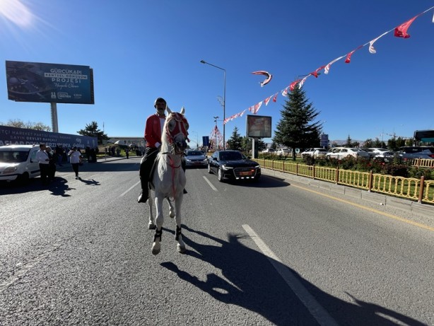 Foto - Bahçeli'yi Erzurum'da atlı ciritçiler karşıladı