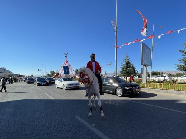 Foto - Bahçeli'yi Erzurum'da atlı ciritçiler karşıladı