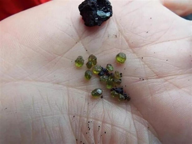 Foto - Bahçesinde kazı yaparken dev hazine buldu! Paha biçilemiyor