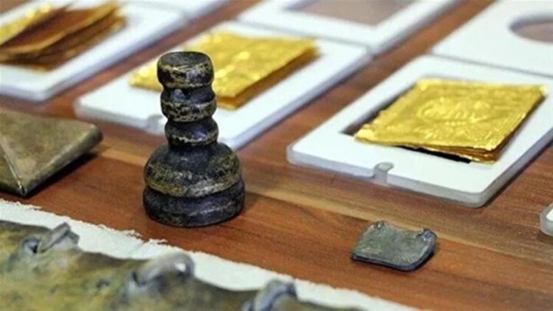 Foto - Bahçesinde kazı yaparken dev hazine buldu! Paha biçilemiyor