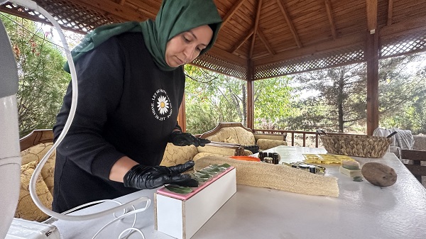 Foto - Bahçesinde yetiştiriyor! Bu sabun sivilce lekelerini yok ediyor