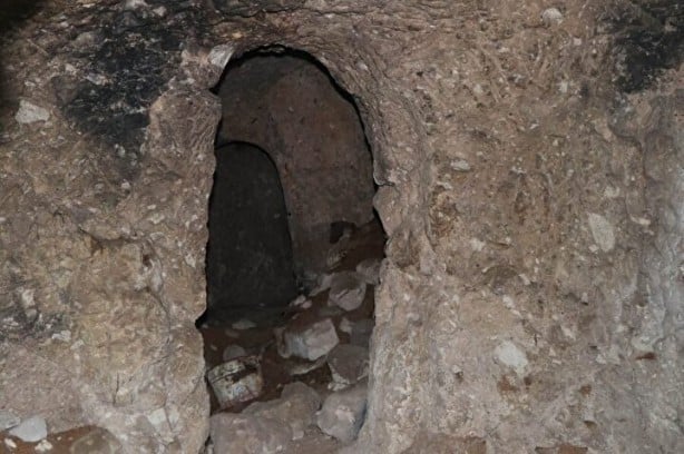 Foto - Bahçesindeki ağacın altında şans eseri buldu! Varilin içinden çıkanlar bir aileyi zengin etti, herkes şaşkın