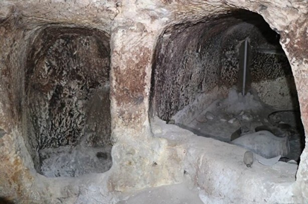 Foto - Bahçesindeki ağacın altında şans eseri buldu! Varilin içinden çıkanlar bir aileyi zengin etti, herkes şaşkın