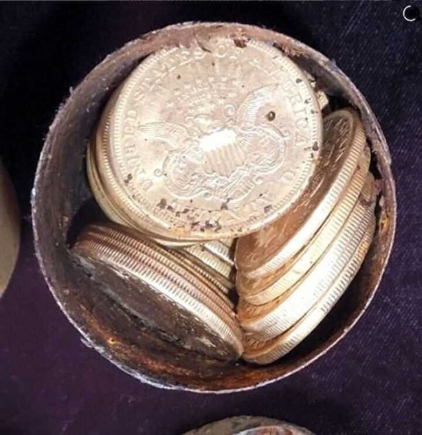 Foto - Bahçesindeki ağacın altında şans eseri buldu! Varilin içinden çıkanlar bir aileyi zengin etti, herkes şaşkın