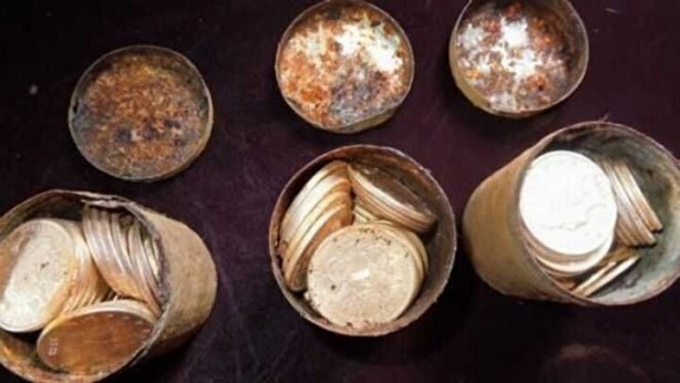 Foto - Bahçesindeki ağacın altında şans eseri buldu! Varilin içinden çıkanlar bir aileyi zengin etti, herkes şaşkın